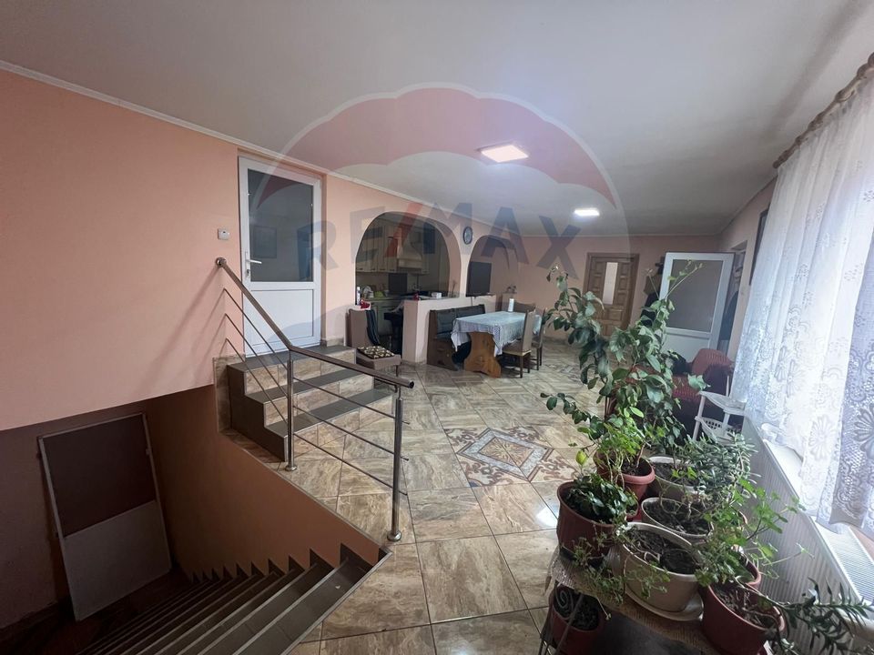 Casă / Vilă cu 6 camere de vânzare în zona Ultracentral