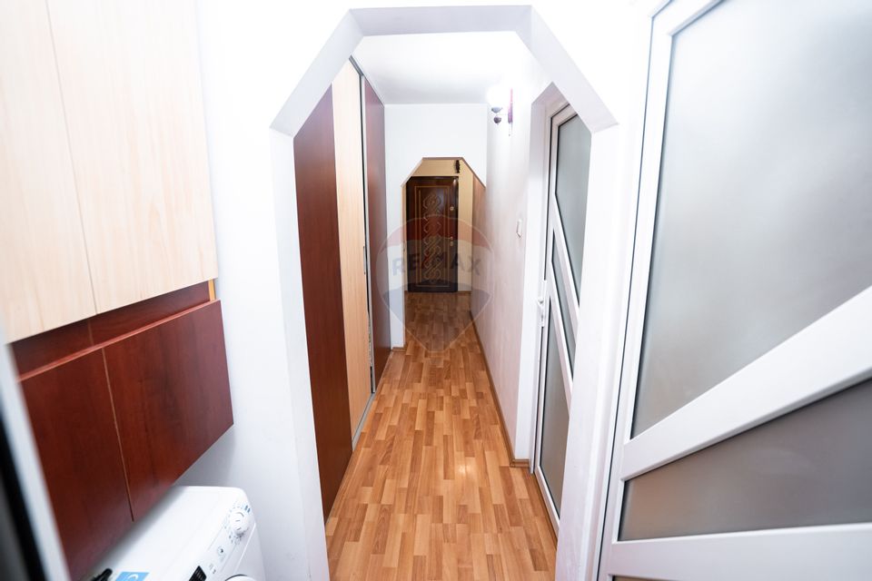 Apartament cu 3 camere, parter înalt de vânzare în zona Obcini