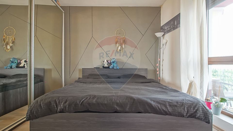 Apartament cu 3 camere de vânzare în zona Tractorul