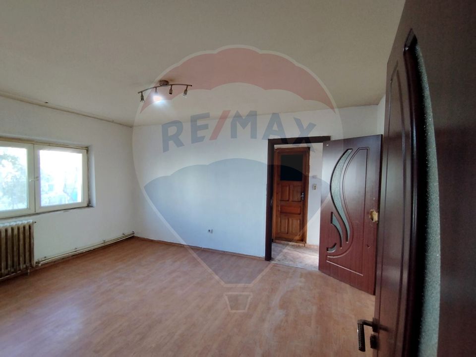 Apartament semidecomandat cu 2 camere, de vânzare, zona Republicii