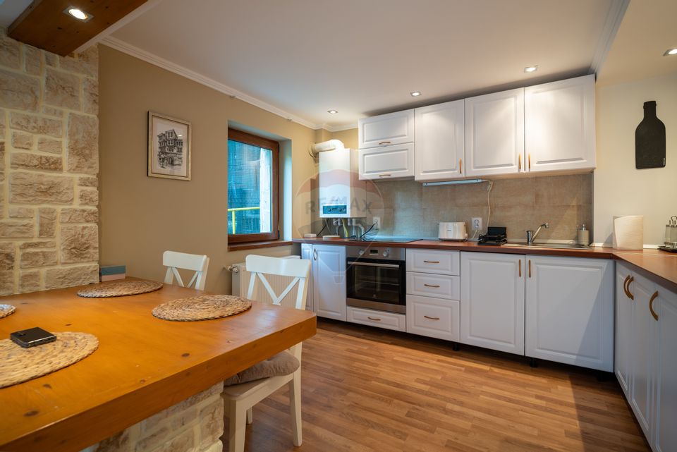 Apartament de Lux | Curte Privată, Garaj | Priveliște Superbă |Sinaia