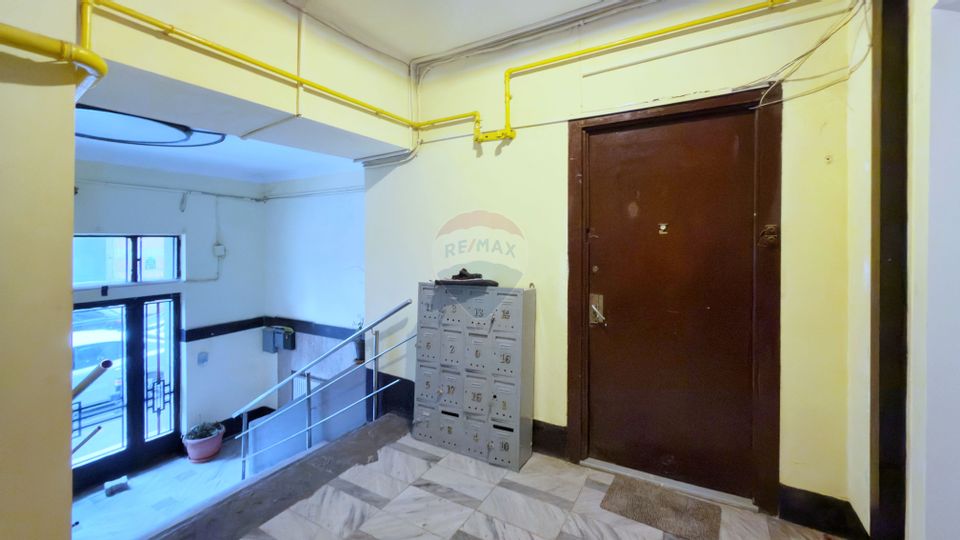 3 rooms consolidated building Investment Revolution Square - Victoriei