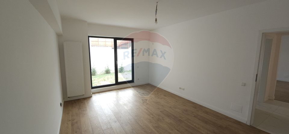 Apartament cu 3 camere de vânzare în zona Andronache