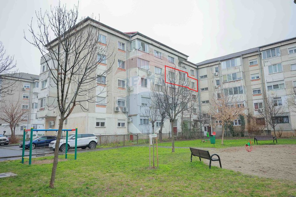 Apartament cu 3 camere de vânzare, în zona Dragoș Vodă