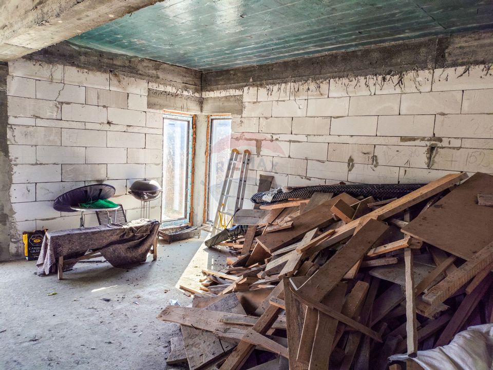 Casă / Vilă cu 4 camere de vânzare /zona Baltag