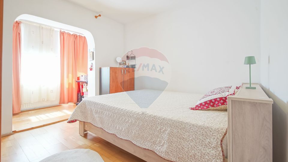 De vanzare 4 camere Racadau-zona Parcul Trandafirilor