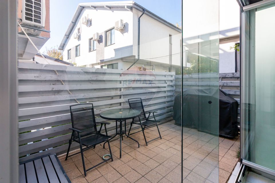 Casă / Vilă cu 4 camere de vânzare în Popesti Leordeni