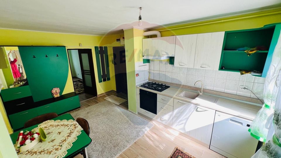 Apartament cu 3 camere de vânzare