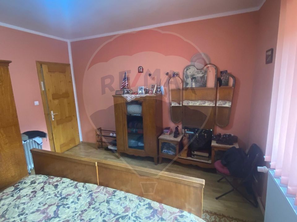 DE VANZARE Casă / Vilă cu 6 camere  Podul Dambovitei/ Arges