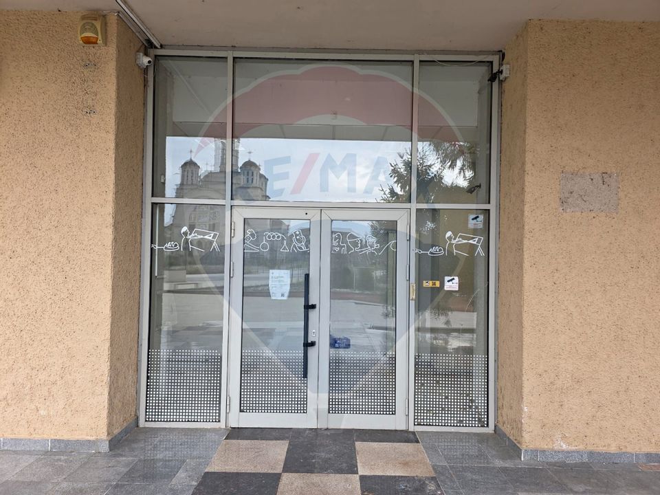 Spatiu comercial de inchiriat in zona centrala a mun Onesti