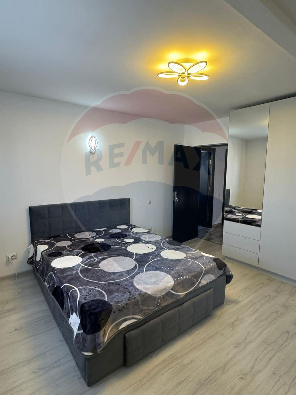 Spacious house / Villa with large yard for rent in Domnești