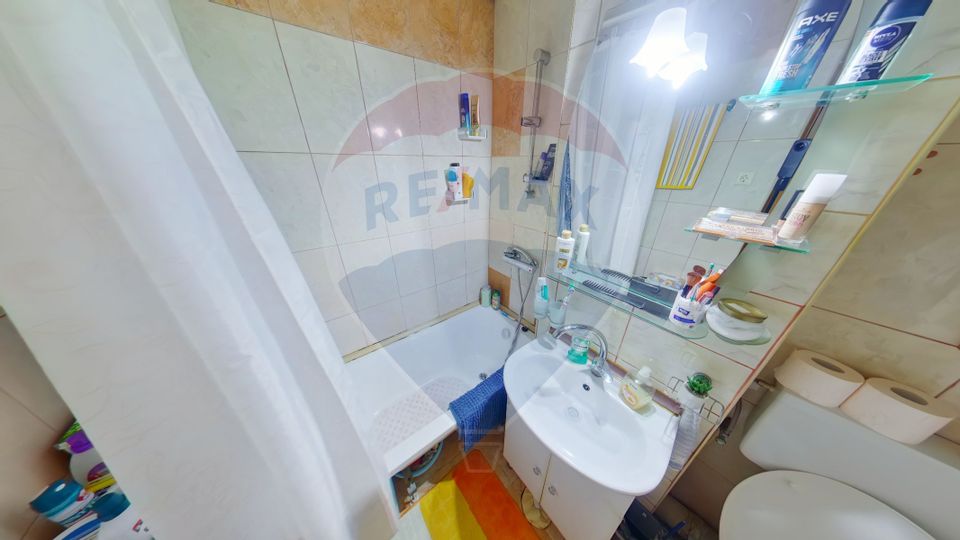 Apartament cu 3 camere/ Str. Cuza Vodă