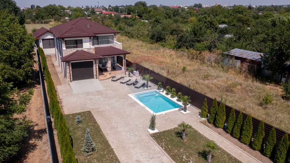 Vanzare Vila de Lux - Oază de Eleganță și Confort, Piscina, Giurgiu