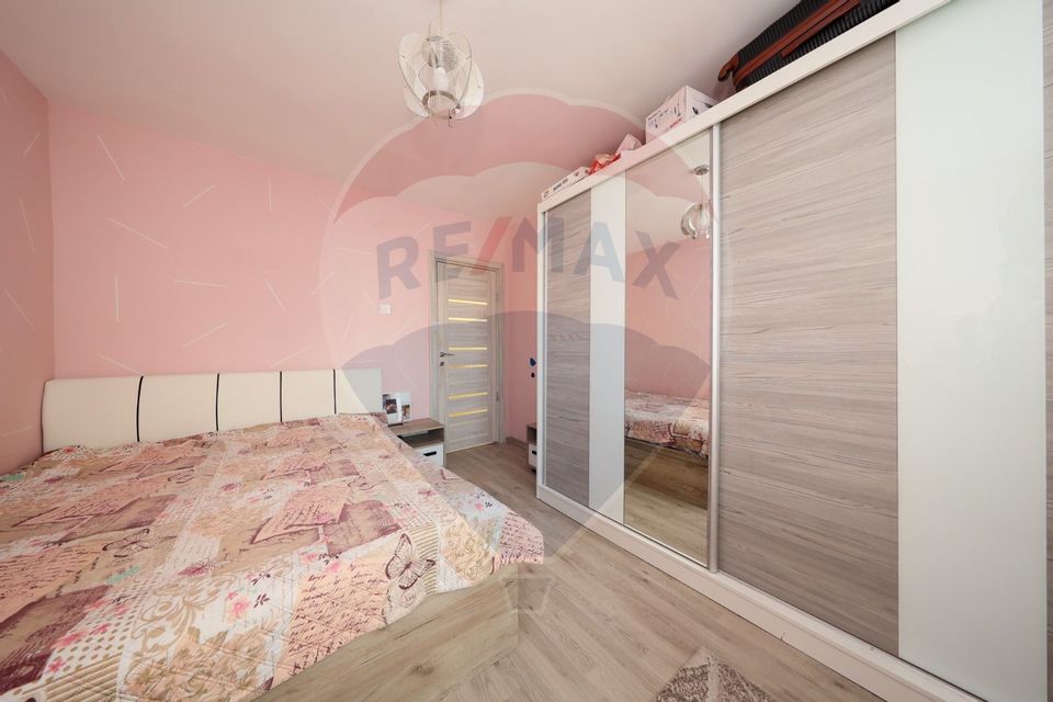 Apartament cu 3 camere de vânzare în zona Vlahuta