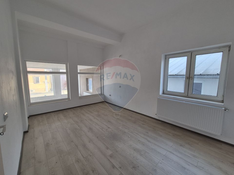 118sq.m Commercial Space for sale