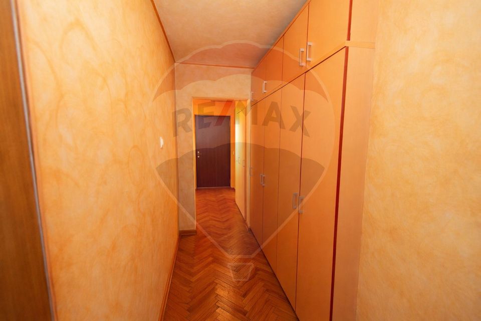 Apartament cu 3 camere de vanzare in zona Gara de Nord