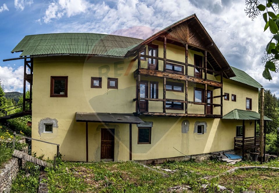 Vila / Pensiune cu 20 camere de vânzare în Câmpulung Moldovenesc, SV