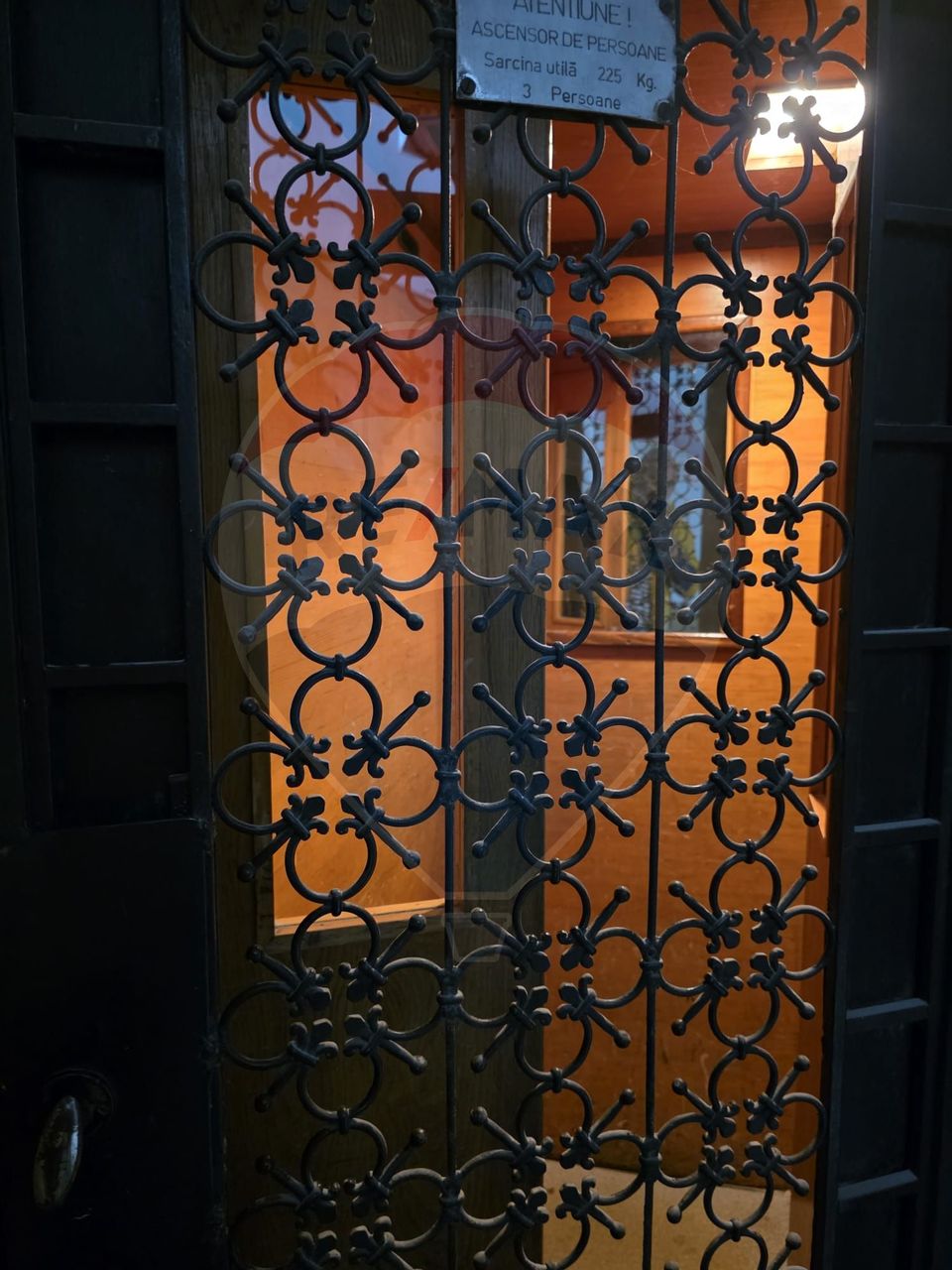 Apartament de lux în stil baroc cu 2 camere de închiriat în zona Dacia