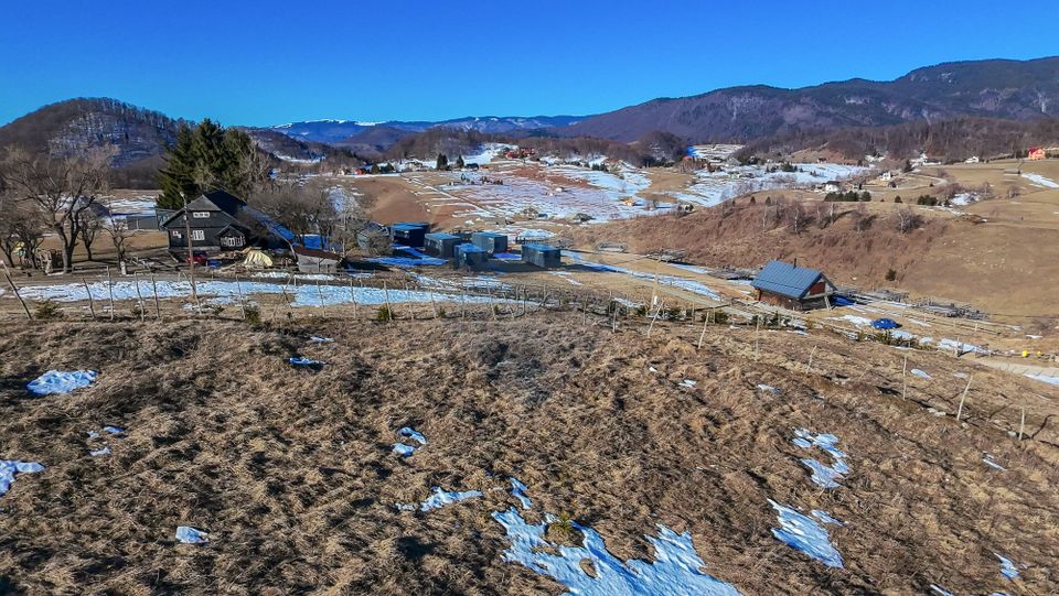 Land 3,756sqm Sirnea / None