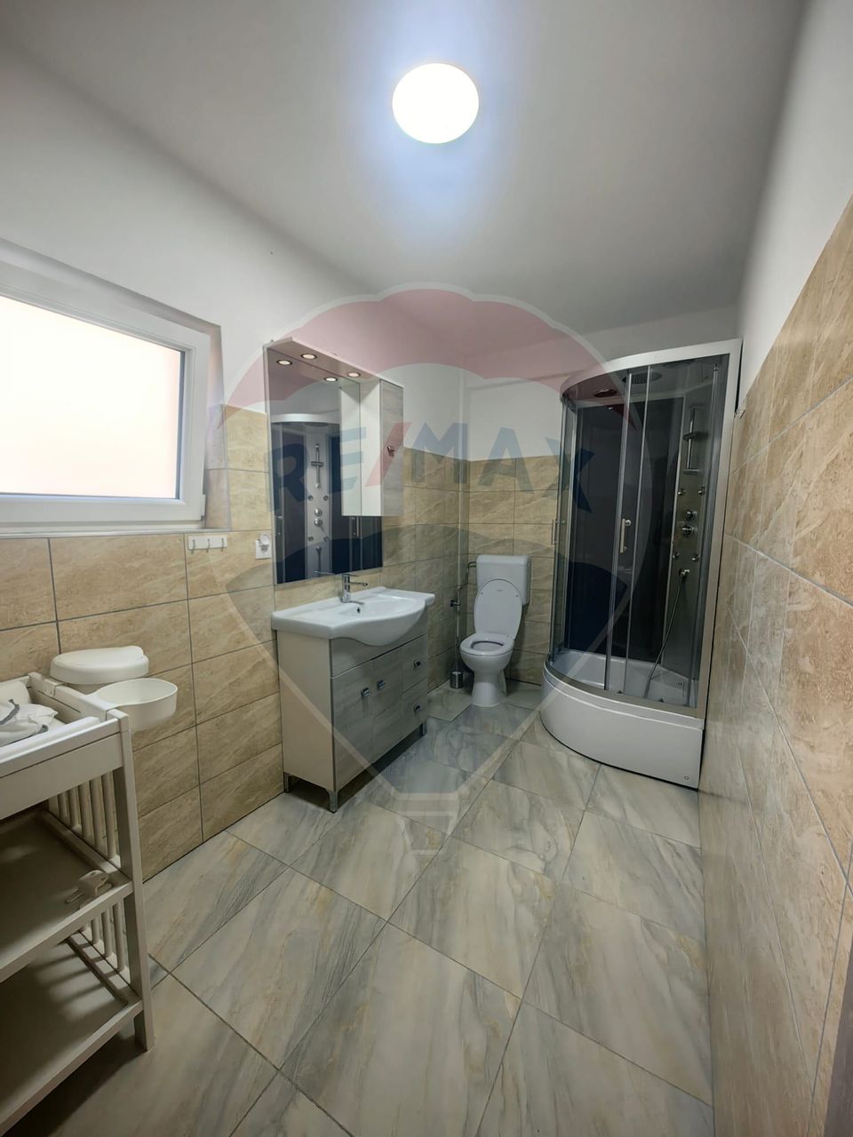 Casă tip duplex 4 camere de inchiriat