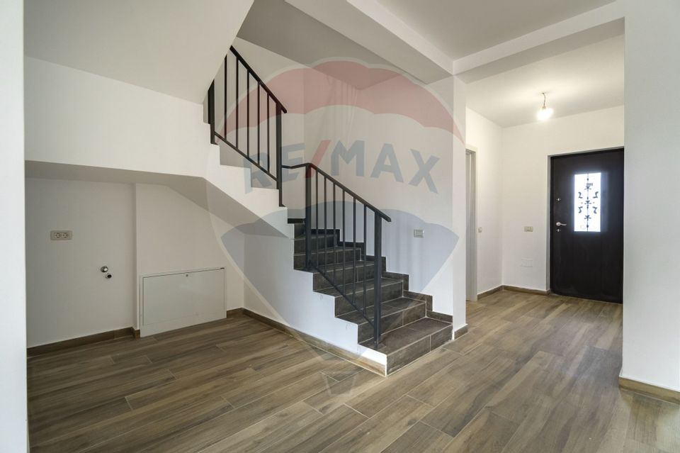 8 room House / Villa for sale