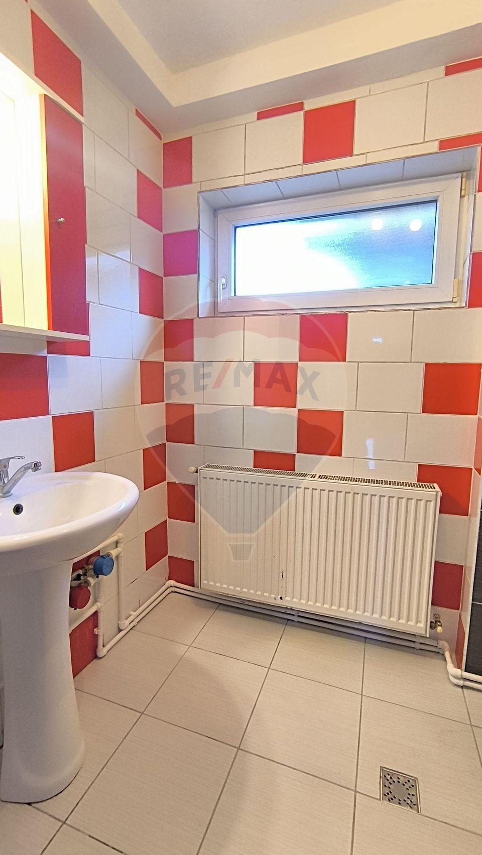 Apartament 3 camere de inchiriat în zona Dambul Rotund