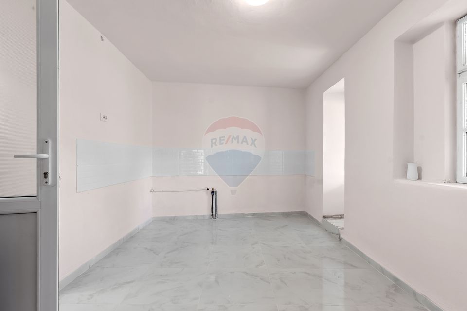 Casă renovată recent, zona centrală Pecica