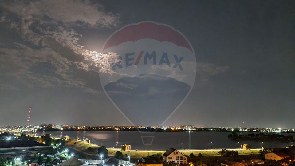 Apartament cu vedere spectaculoasa spre lac in Aqua City