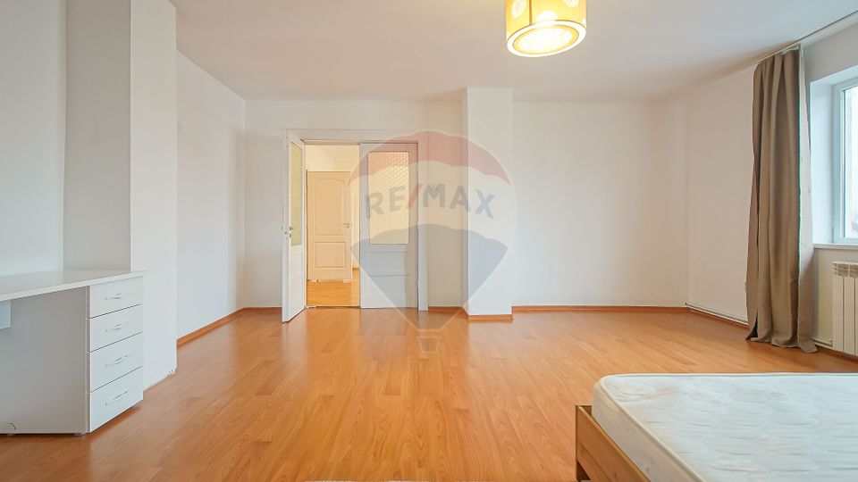 4 room Apartment for sale, Tractorul area