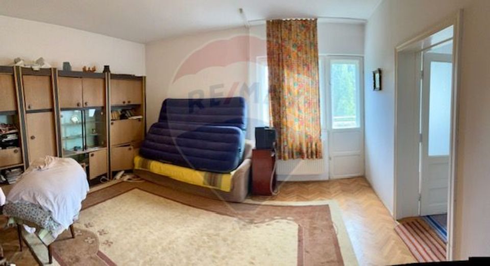 Casă / Vilă cu 7 camere de vânzare