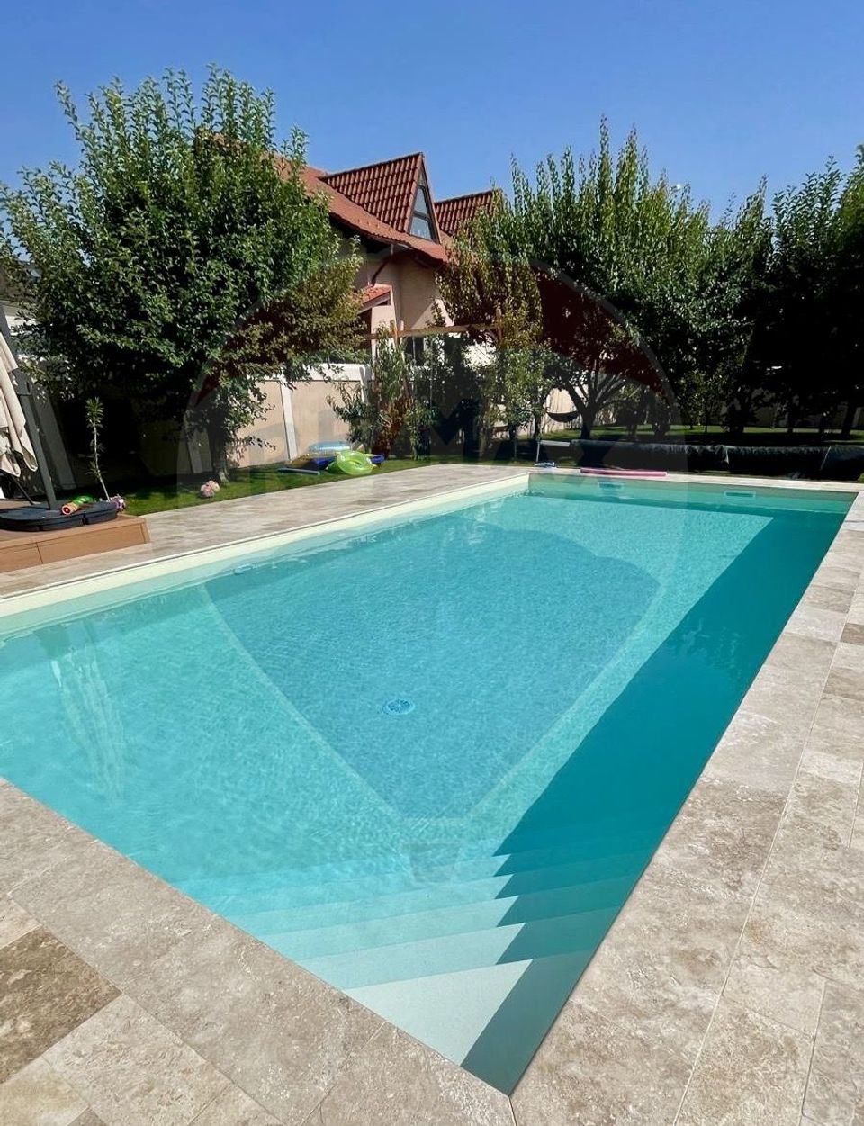 Villa with 6 rooms, pool and land 1300 sqm, for sale in Otopeni