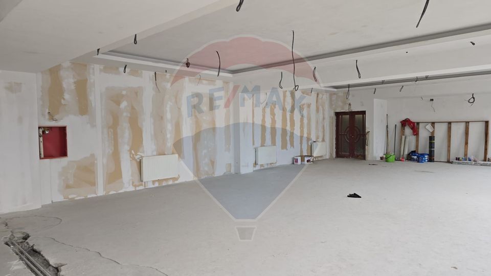 Spațiu Industrial & Comercial – 11735 mp, Hala 2900 mp, Birouri 727 mp
