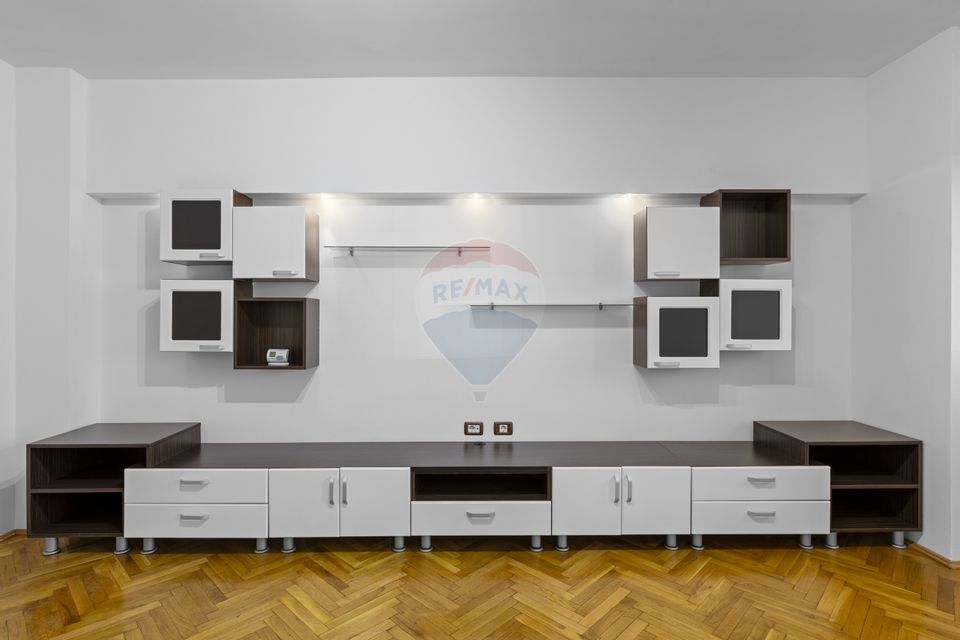 Apartament 3 camere de închiriat, 2 băi, balcon, Bdul. Revoluției