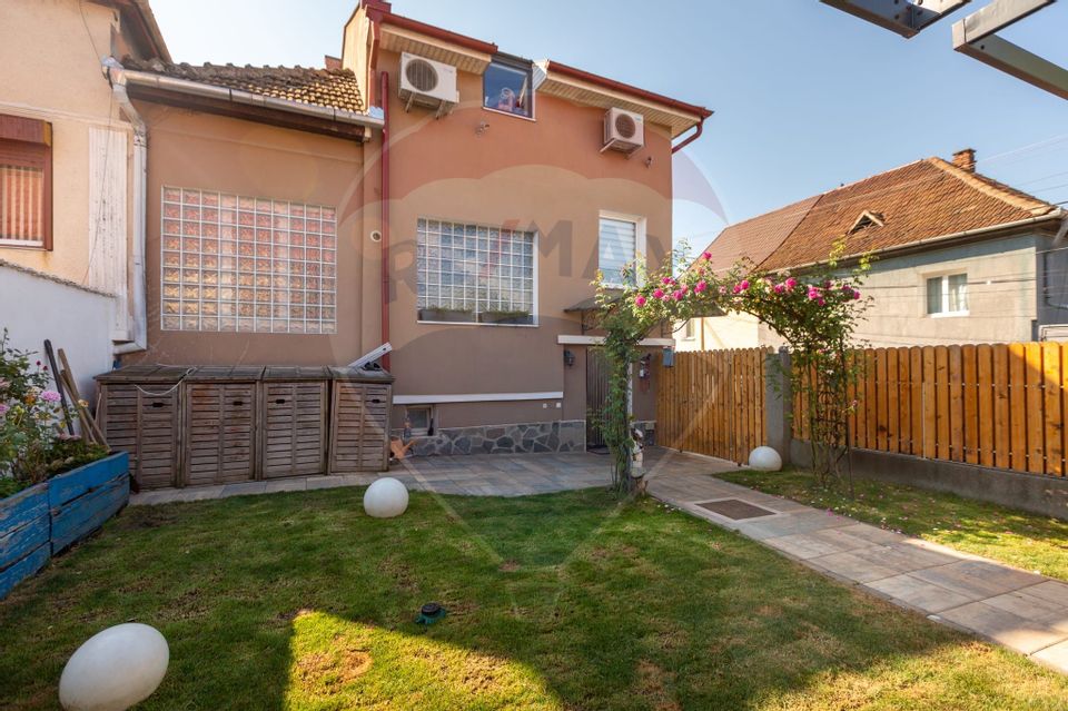 Casă la cheie ! 4 camere de vânzare la cateva minute de centru