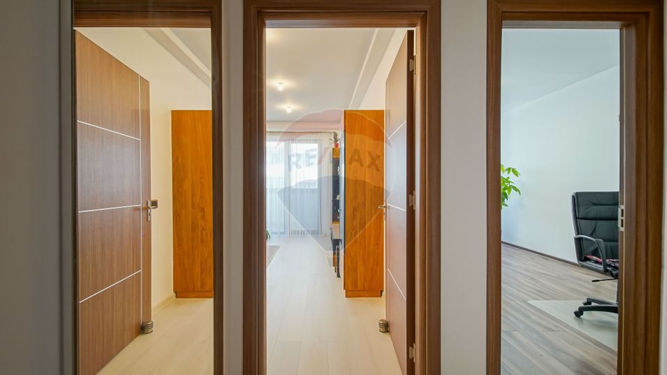 4 room Apartment for sale, Tractorul area