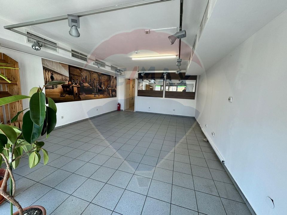 80sq.m Commercial Space for rent, Turnisor area