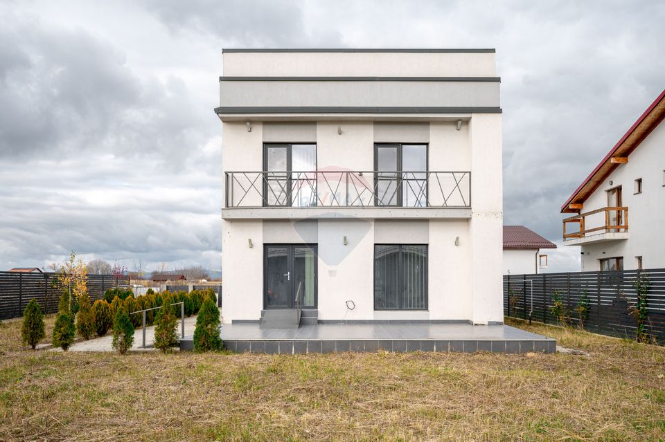 Casă nouă în Stupini: 4 camere, 3 băi și teren generos de 600 mp