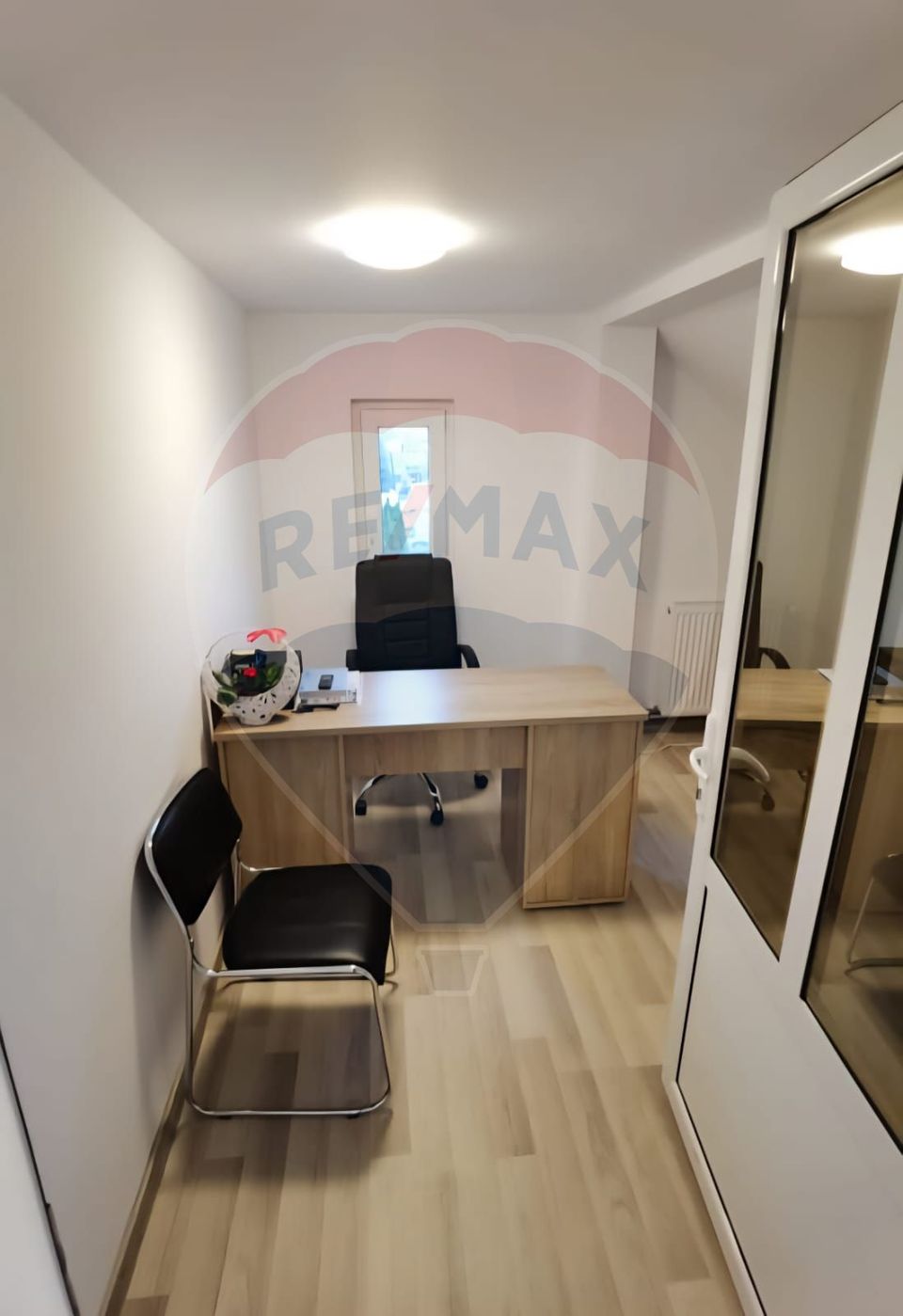 80sq.m Commercial Space for rent