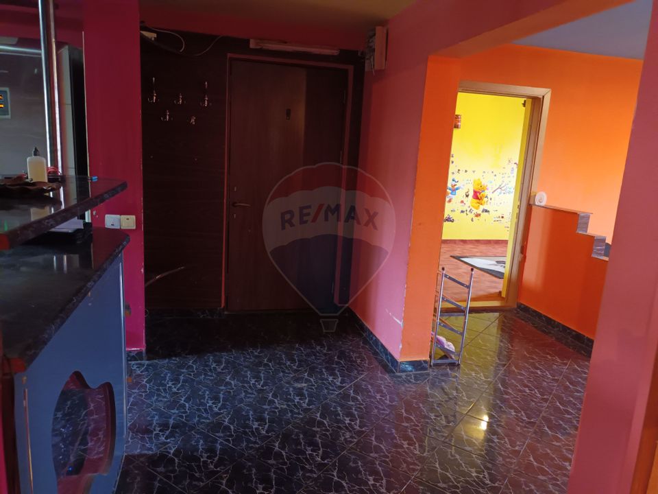 Vanzare apartament  4 camere decomandat 1 Decembrie,  centrala termica