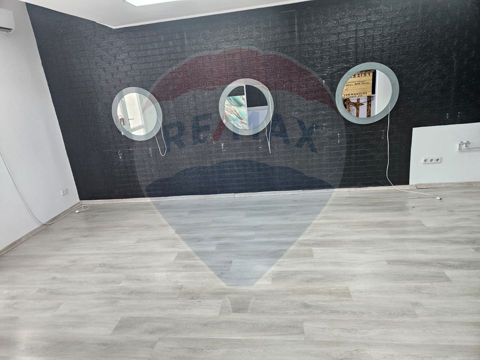 22sq.m Commercial Space for rent