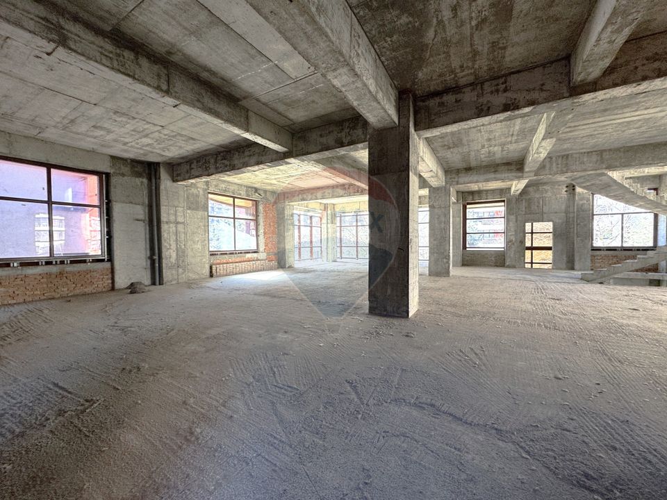 Building 2S+GF+3 Floors commercial space investment Stefan cel Mare