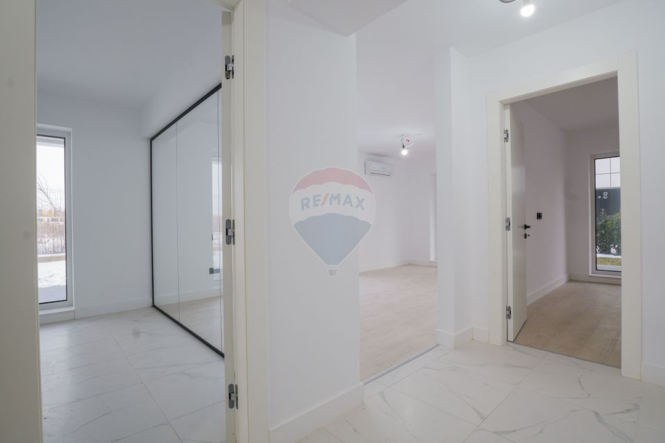 Vanzare apartament de lux cu 4 camere, curte de 279 mp in Pallady