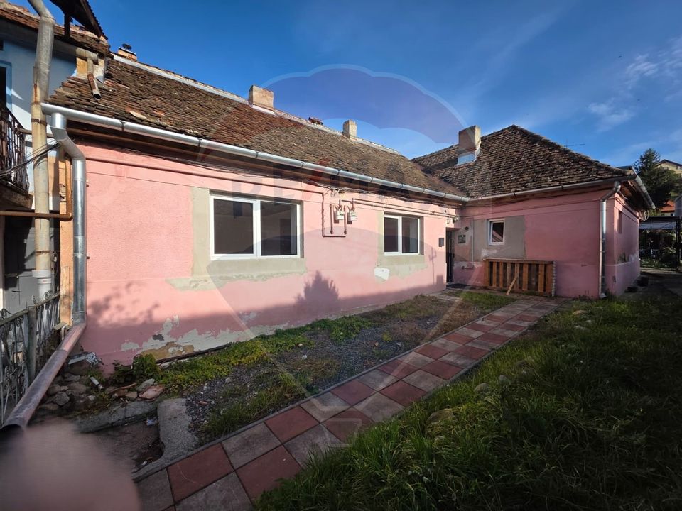 Apartament spațios cu 4 camere, zonă centrală – Sighișoara