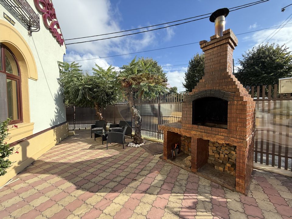 Casa / Pensiune cu 12 camere de vânzare în zona Eforie Sud Constanta