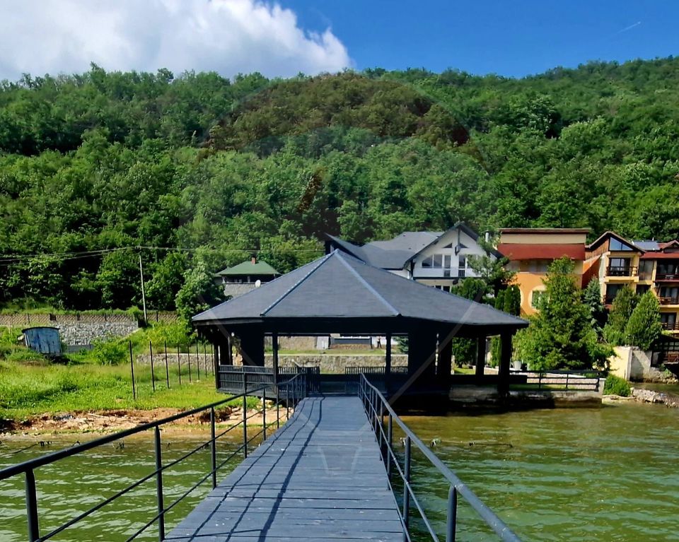 16 room Hotel / Pension for sale