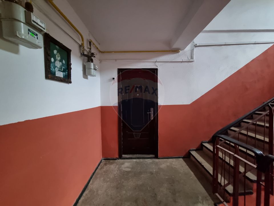 Apartament (De renovat) cu 3 camere de vânzare în zona Exterior Vest