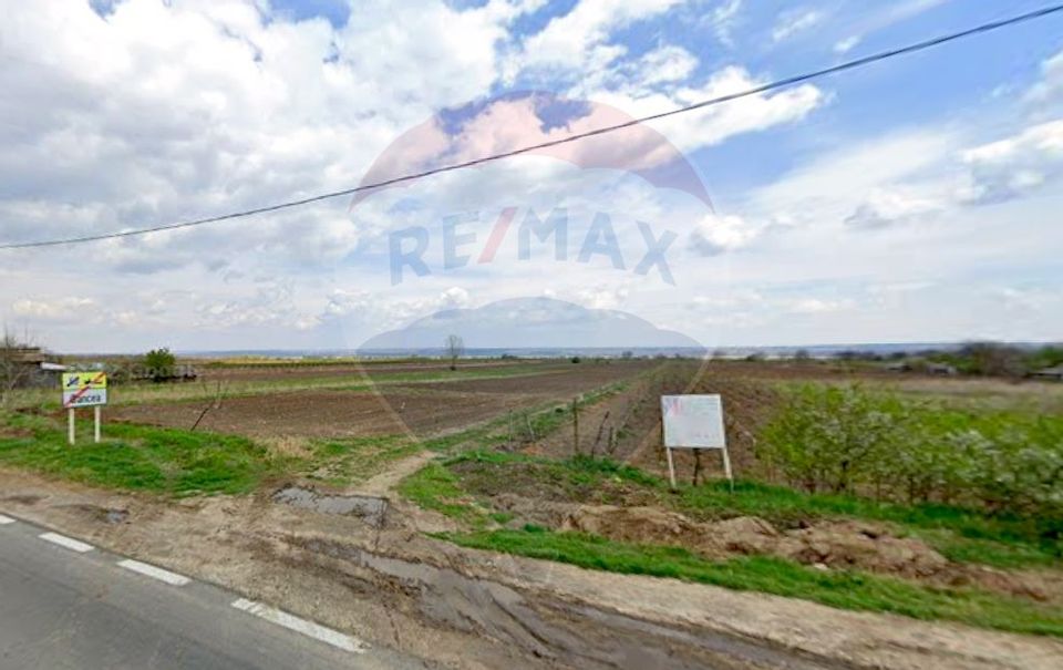 7000 sqm built-up land at the border with the Republic of Moldova!