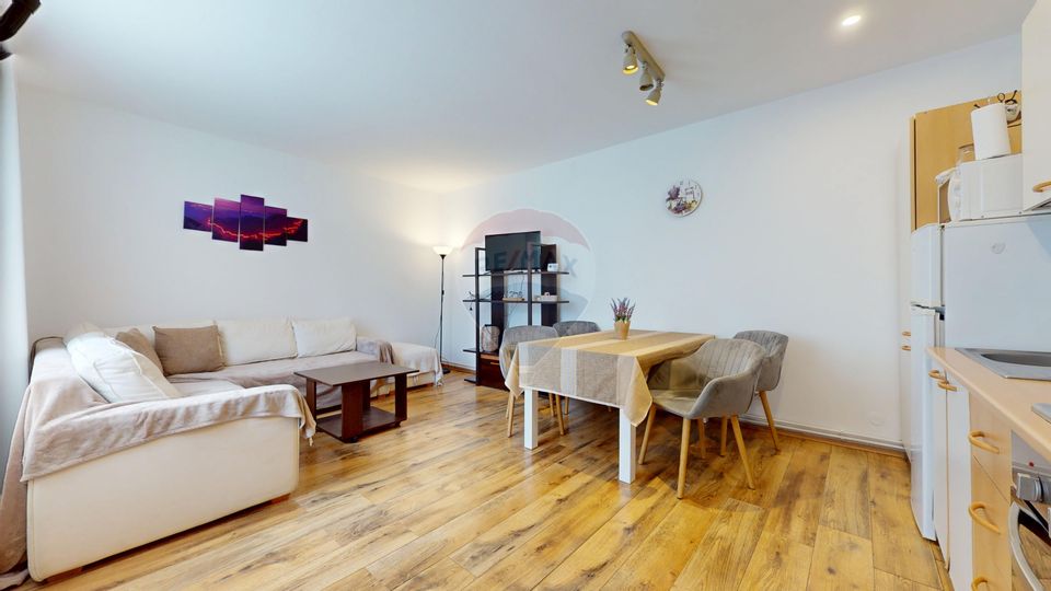 Apartament modern cu 3 camere în Centrul Istoric pe Republicii 44
