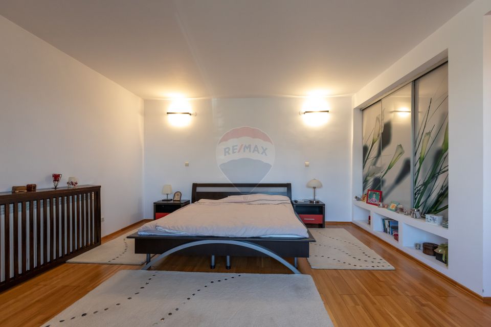 Vilă cu 7 camere de vânzare în zona Centrală Orașul  BUHUȘI