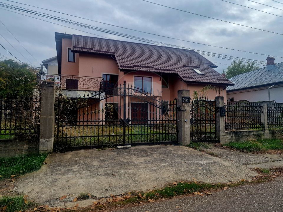 5 room House / Villa for sale, Darmanesti area